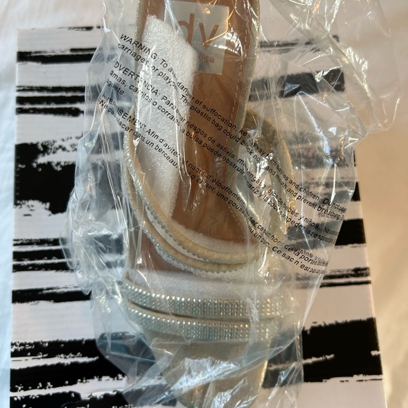 NIB DV by Dolce Vita Persia Platform Heels In Gold Size 8.5 - Picture 12 of 12